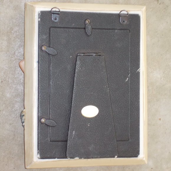 EUC Ballet girl w/flowers & kitten Porcelain frame w/mirror - Picture 5 of 5